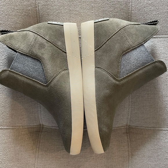 Sorel Out N About Slip On Wedge / 9.5 womens / Stone Green - Picture 2 of 6